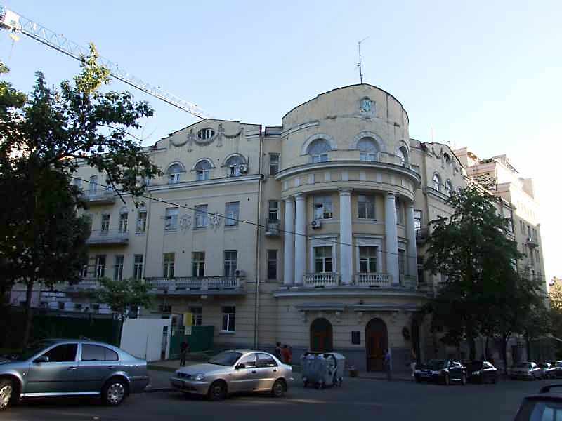 Від листопада 1917 р. тут працювало Генеральне секретарство торгу і… Київське відділення Російського…