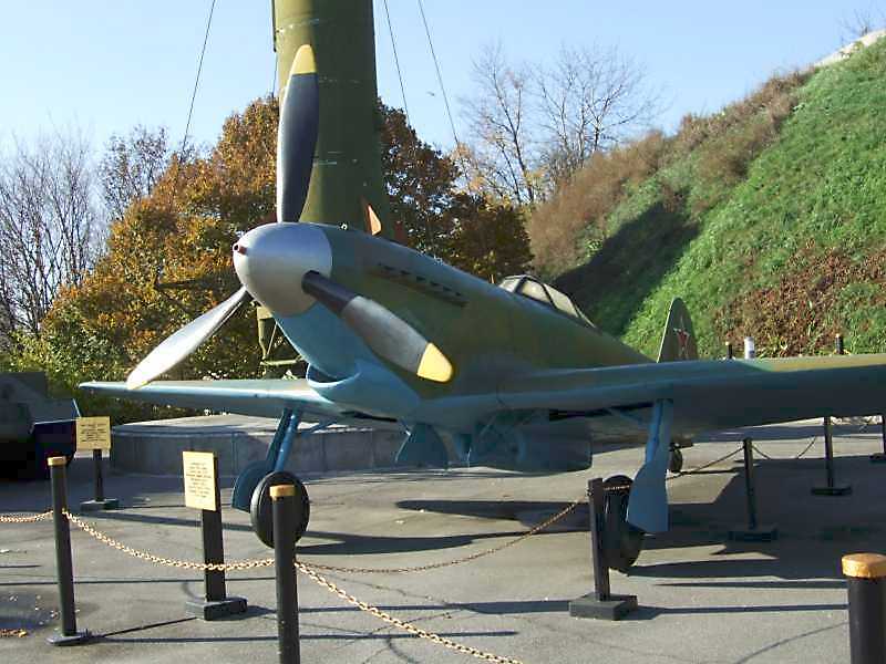 Винищувач Як-9 зразка 1942 р. (макет) Польотна маса 2 875 кг. Максимальна… Винищувач Як-9 зразка 1942 р.