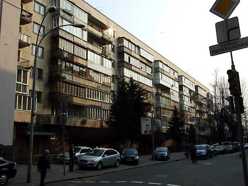 Житловий будинок по вул. Шовковичній, 29 споруджено в 1970-х роках на місці… Житловий будинок (№ 29)