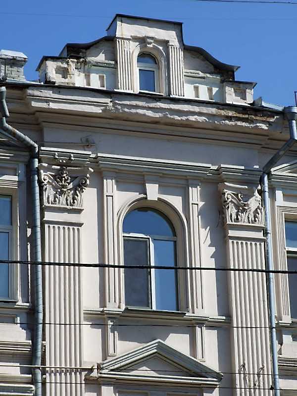 Фрагмент 3-го поверху з фронтоном