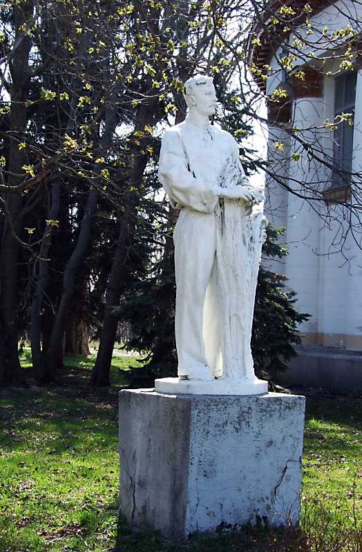 2011 р. Скульптура “Колгоспник на полі”