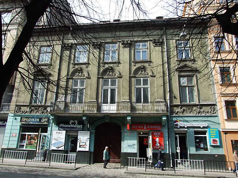 Будинок (вул.Князя Романа, 24) є найстарішим на вулиці. На його фасаді… Будинок (№ 24)