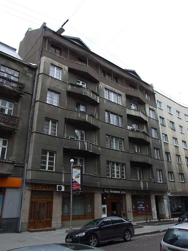 4 квітня 2012 р. Фото М.І.Жарких. Будинок (вул.Саксаганського, 8) споруджено… Житловий будинок (№ 8)