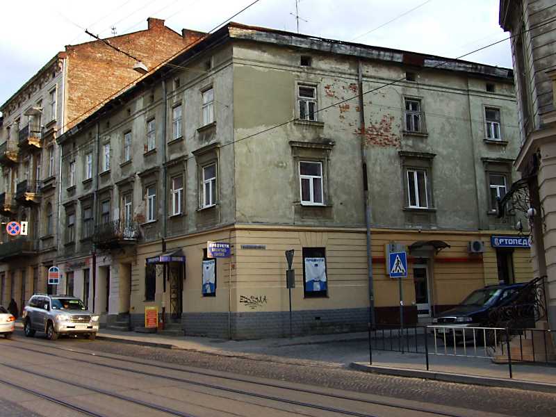 4 квітня 2012 р. Фото М.І.Жарких. Ліворуч – вул. Личаківська, праворуч – вул.… Житловий будинок (№ 18)