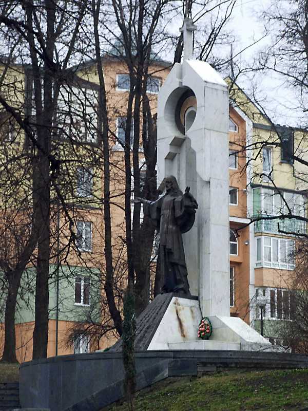 5 квітня 2012 р. Фото М.І.Жарких. Монумент встановлений 28 червня 2001… Пам’ятник Ісусу Христу (Вознесіння)