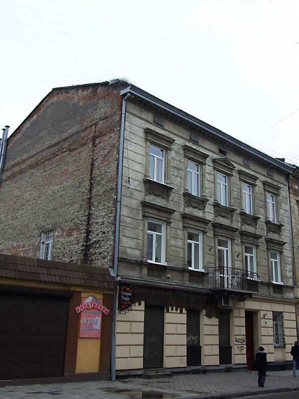 7 квітня 2012 р. Фото М.І.Жарких. У будинку № 28 у 1950-х був народний суд… Житловий будинок (№ 28)