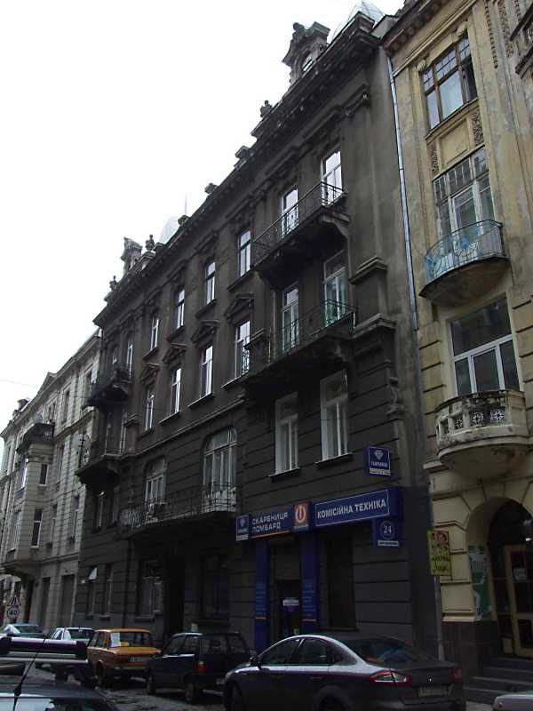 7 квітня 2012 р. Фото М.І.Жарких. У будівлі № 4-а за польських часів була… Житловий будинок (№ 4а)