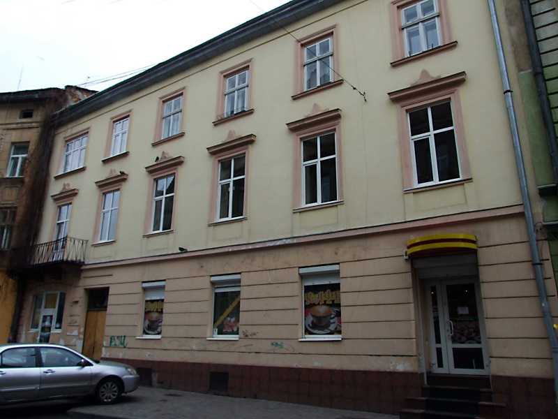 7 квітня 2012 р. Фото М.І.Жарких. У будинку № 14 до 1939 року містилася… Житловий будинок (№ 14)