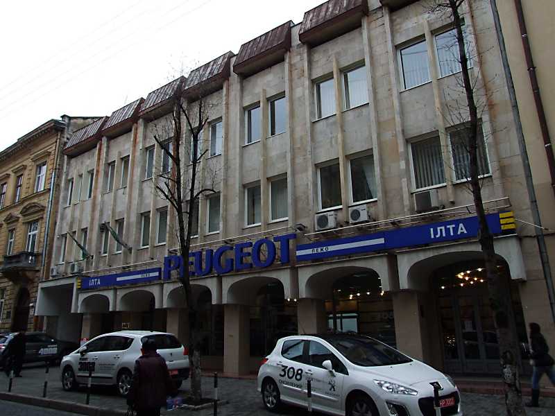 7 квітня 2012 р. Фото М.І.Жарких. У триповерховій офісній будівлі 1970-х… Офісний центр (№ 20)