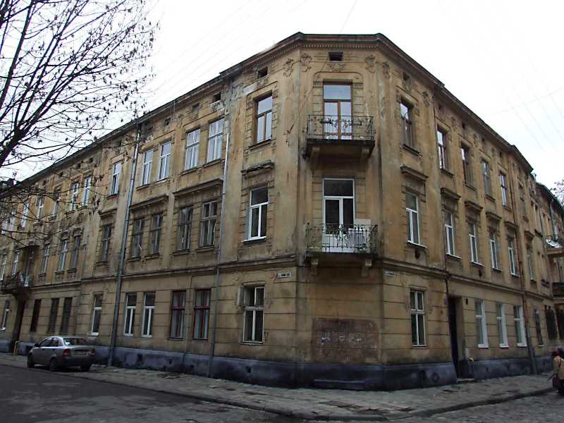 7 квітня 2012 р. Фото М.І.Жарких. Ліворуч – вул. Новий Світ, праворуч – вул.… Житловий будинок (№ 19)