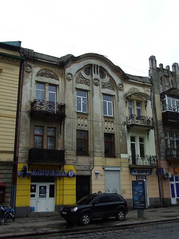 7 квітня 2012 р. Фото М.І.Жарких. Будинок (вул.С.Бандери, 31) у стилі… Житловий будинок (№ 31)