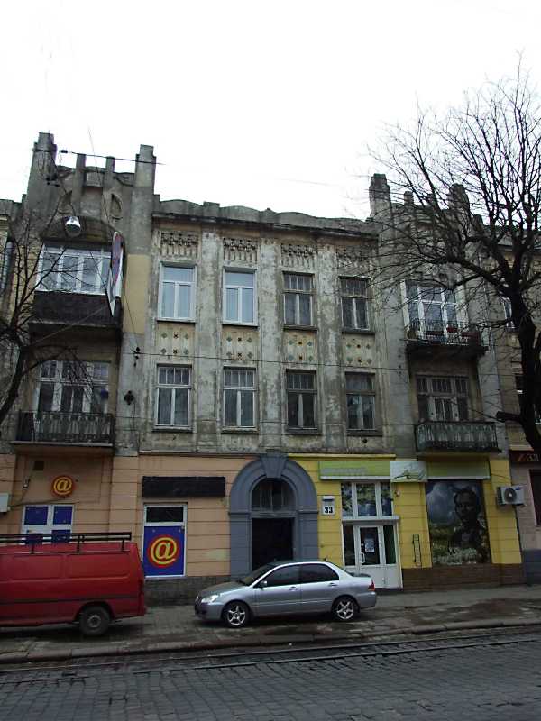 Будинок (вул.С.Бандери, 33) у стилі орнаментальної сецесії споруджено в 1907… Житловий будинок (№ 33)