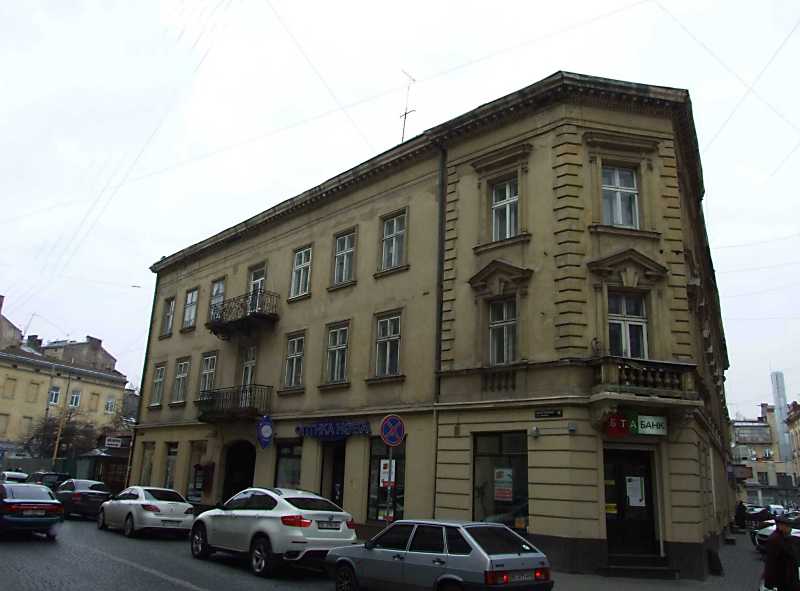 Будинок (вул.Гнатюка, 12) споруджено в 1847 р. для графа Коморовського,… Житловий будинок (№ 12)