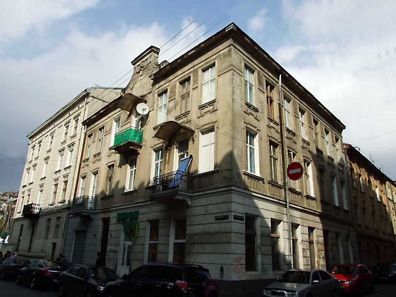 Під № 26 за Польщі був готель “Реюньйон” Гляйхера та кав’ярня Зигмунта Барана,… Готель (№ 26)