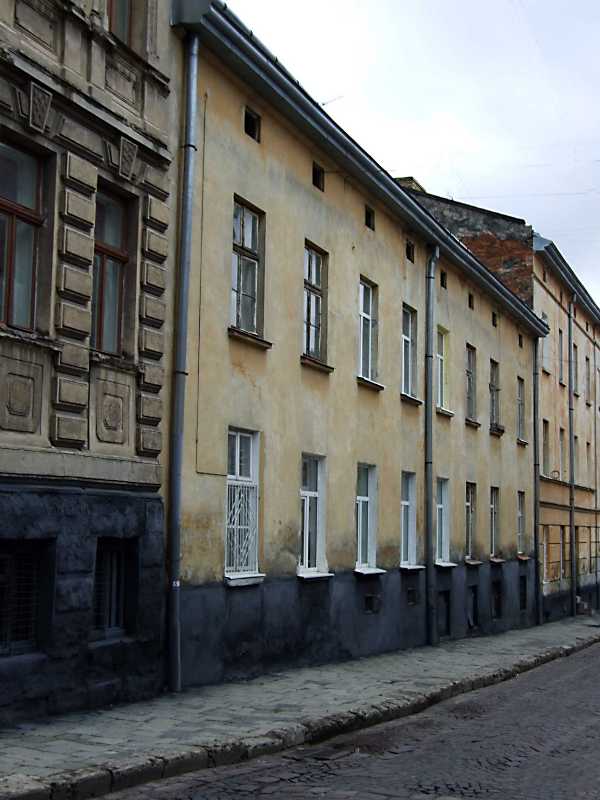 8 квітня 2012 р. Фото М.І.Жарких. На деяких планах Львова будинок має адресу… Житловий будинок (№ 21 ?)