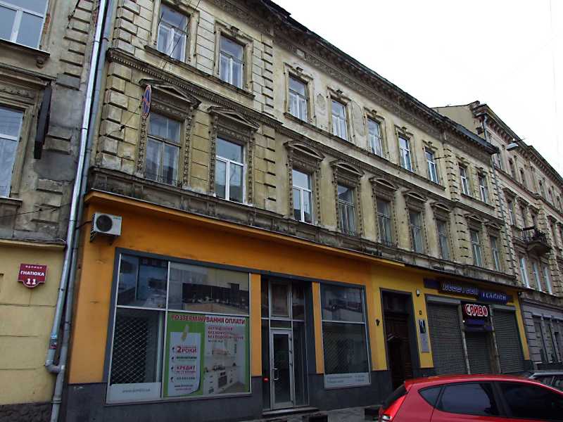 8 квітня 2012 р. Фото М.І.Жарких. За адресою № 11-а (№ 13) за польських часів… Житловий будинок (№ 13)