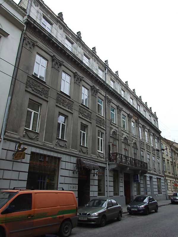 8 квітня 2012 р. Фото М.І.Жарких. В будинку № 3 за СРСР працював магазин… Житловий будинок (№ 3)