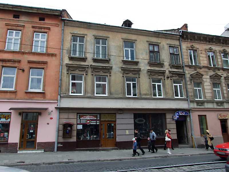 8 квітня 2012 р. Фото М.І.Жарких. У житловому будинку № 9 за Польщі була… Житловий будинок (№ 9)