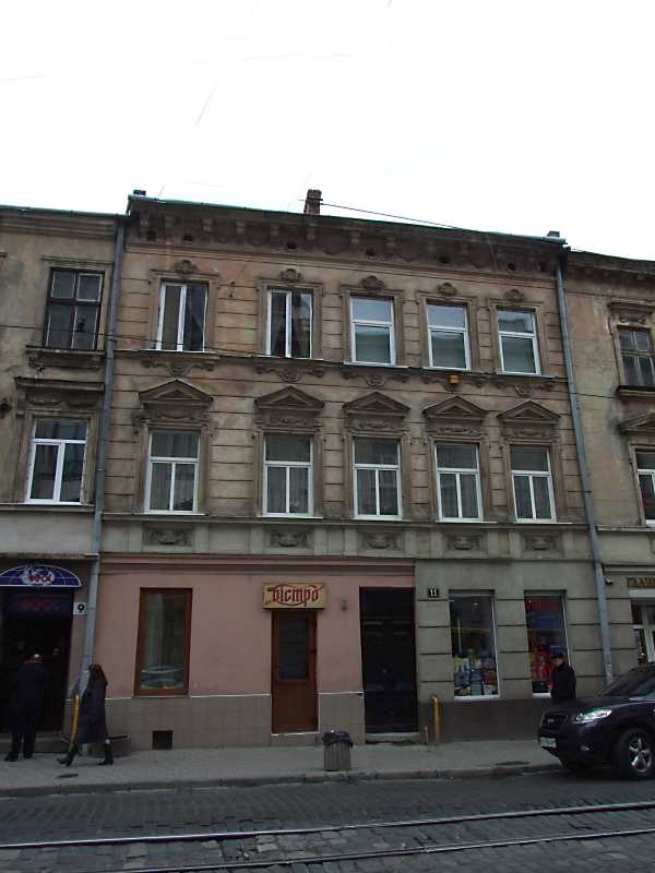 8 квітня 2012 р. Фото М.І.Жарких. У житловому будинку № 11 за часів СРСР був… Житловий будинок (№ 11)