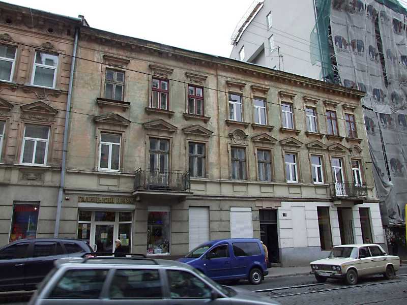 8 квітня 2012 р. Фото М.І.Жарких. У житловому будинку № 13 за Польщі працював… Житловий будинок (№ 13)