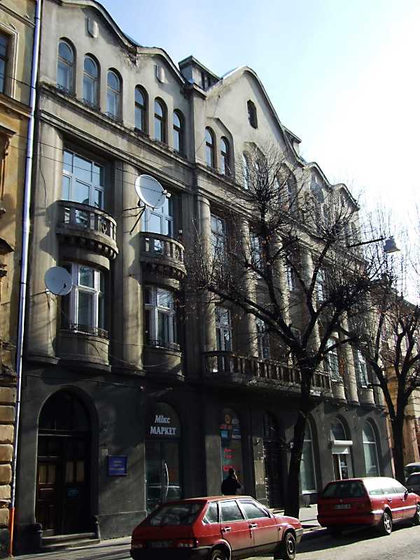 Загальний вигляд. 16 квітня 2013 р. Фото М.І.Жарких. Під № 11 за Польщі був… Будинок (№ 11)