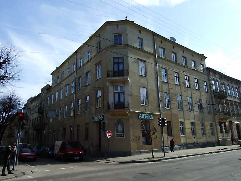 Ліворуч – вулиця Дороша, праворуч – вулиця Зелена. 16 квітня 2013 р. Фото… Житловий будинок (№ 9)