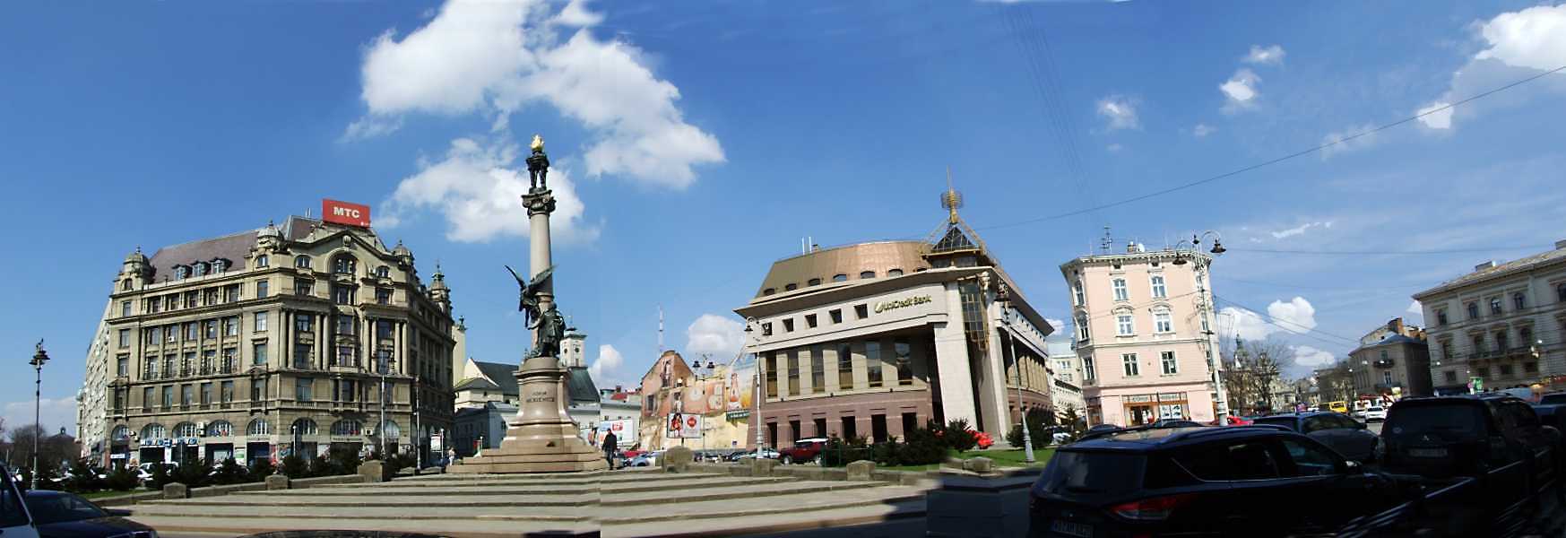 2013 р. Панорама площі Міцкевича з…