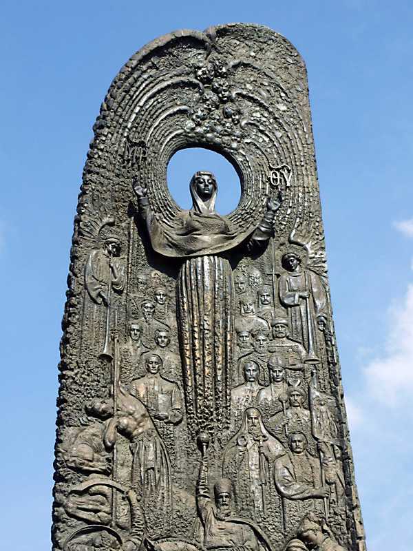 16 квітня 2013 р. Фото М.І.Жарких. Вгорі – серафими, в центрі – постать… Верхня група постатей