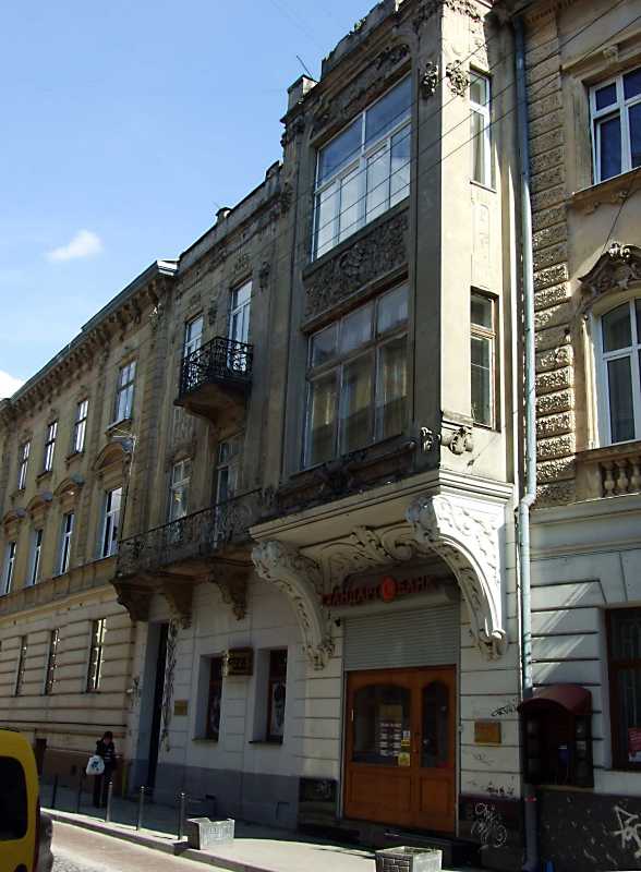 Загальний вигляд. 16 квітня 2013 р. Фото М.І.Жарких. Будинок (вул.Вороного,… Житловий будинок (№ 9)