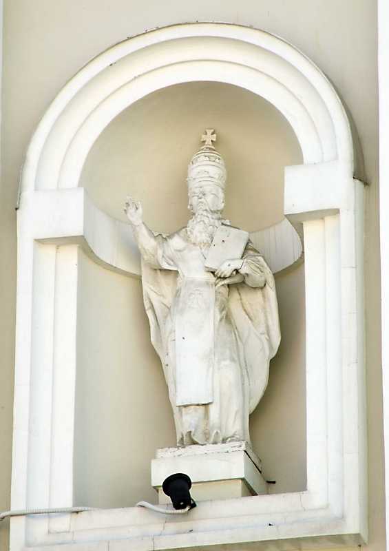 Скульптура пророка у лівій ніші…