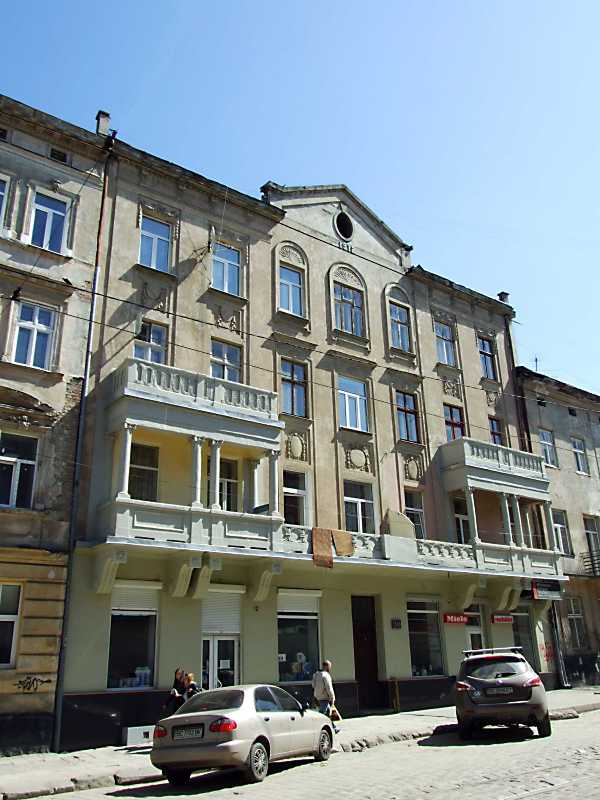 18 квітня 2013 р. Фото М.І.Жарких. У житловому будинку № 10 за польських… Житловий будинок (№ 10)