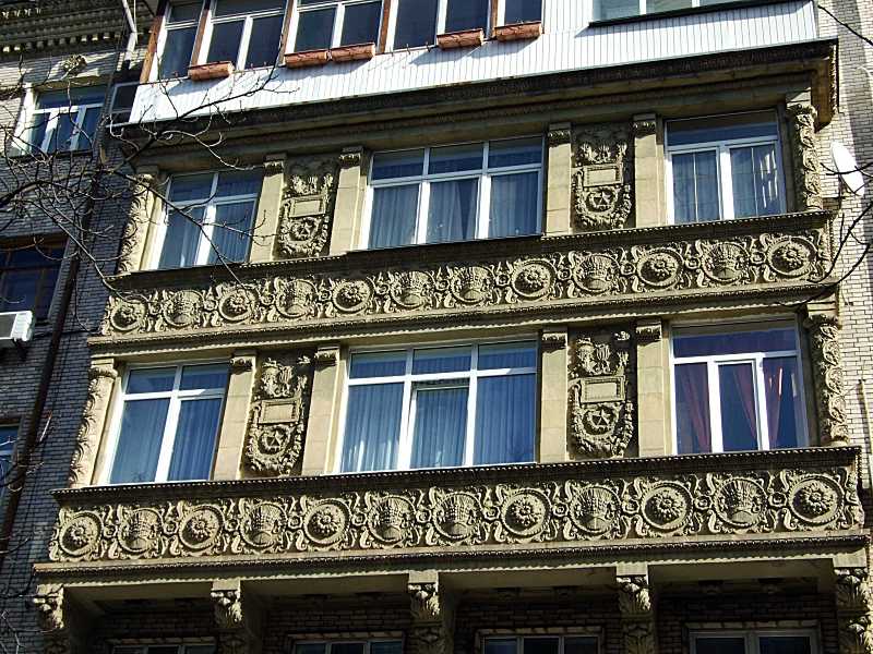 Центральні балкони 3-4-го поверхів