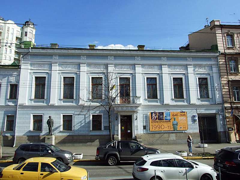 2020 р. Права частина головного фасаду