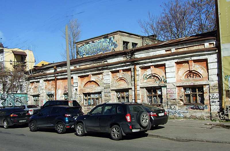 Вигляд з півдня. Фото М. І. Жарких, 16 березня 2020 р. КМДА дозволила знести… Будинок (№ 10а)