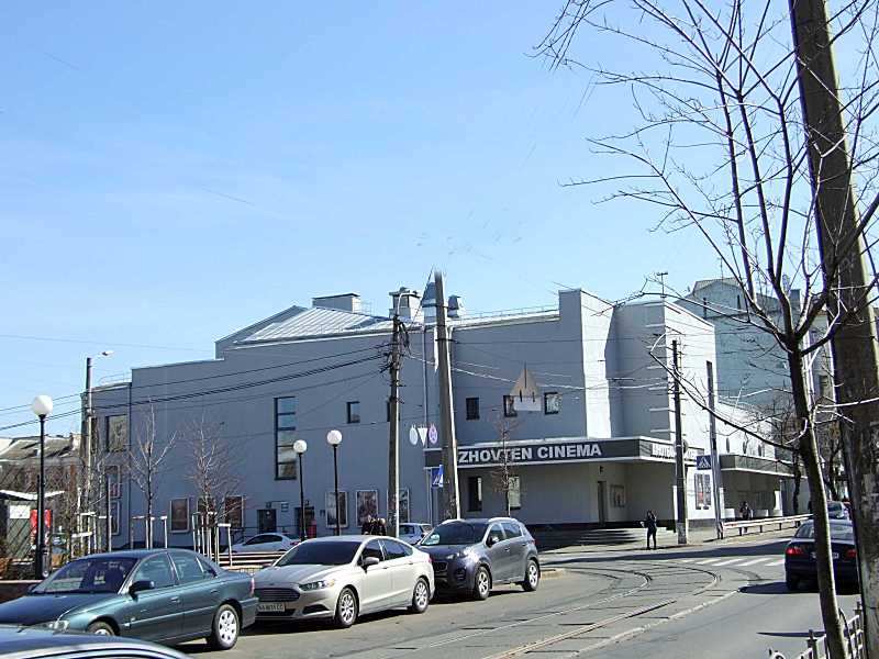 Вигляд з північного заходу. Ліворуч – вул. Щекавицька, праворуч – вул.… Кінотеатр “Жовтень” (№ 26)