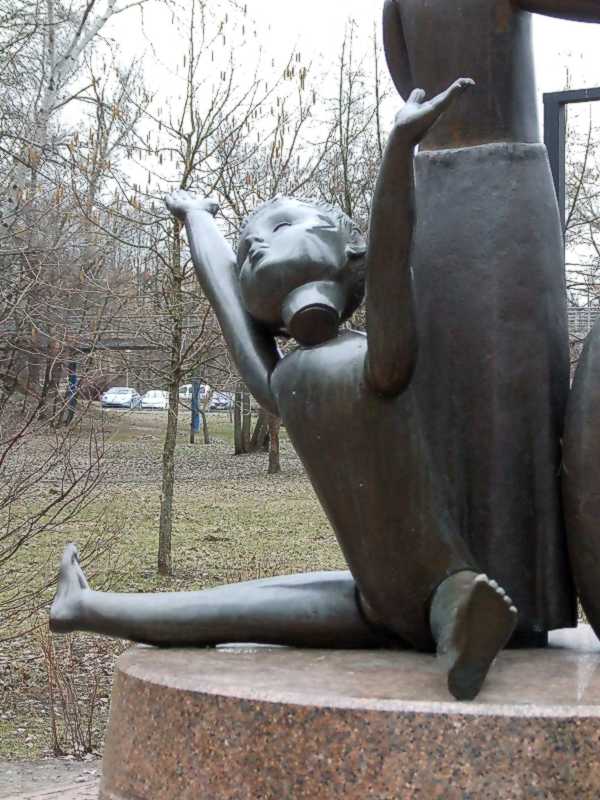 Зламана лялька