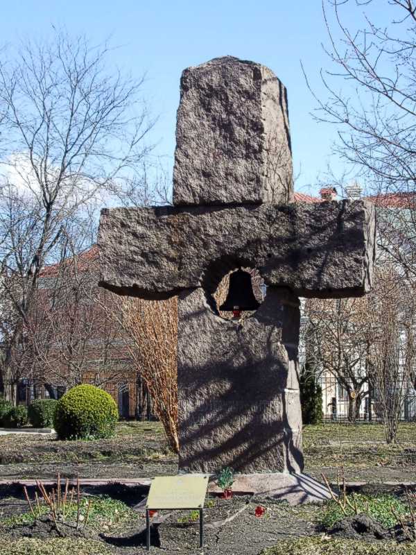 Пам’ятний хрест церквам, знищеним…