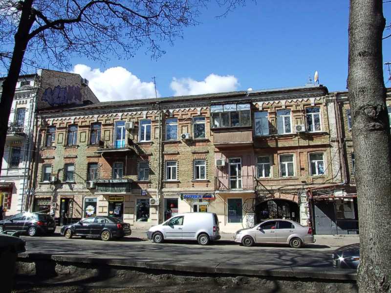 2021 р. Ліва частина головного фасаду