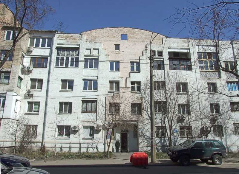 2021 р. Ліва частина фасаду по вул.…