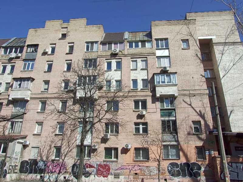 2021 р. Права частина фасаду по вул.…