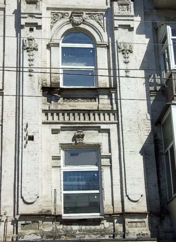 Вікна 2-3-го поверхів сходової клітки