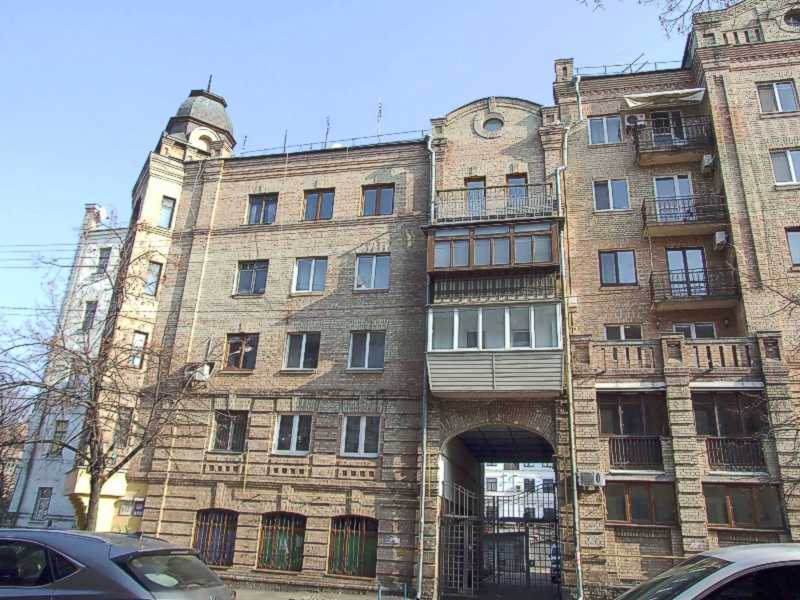 2021 р. Ліва частина головного фасаду