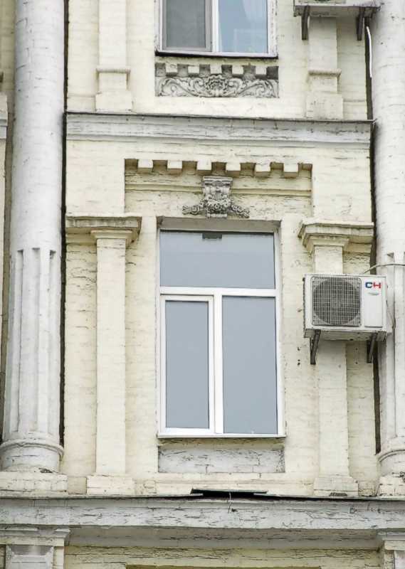 Вікно 3-го поверху сходової клітки