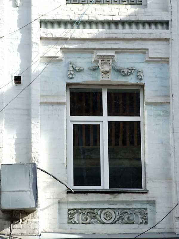 Вікно 2-го поверху сходової клітки