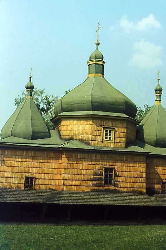 1990 р. Бабинець і нава. Вигляд з півдня