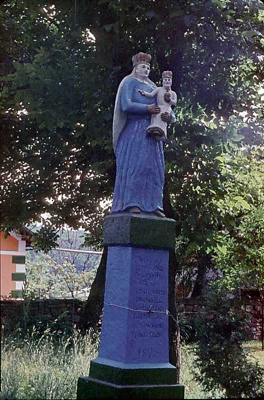 1988 р. Фігура богородиці з немовлям…