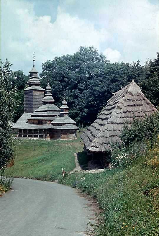 1983 р. Церква із Канори і хата із…
