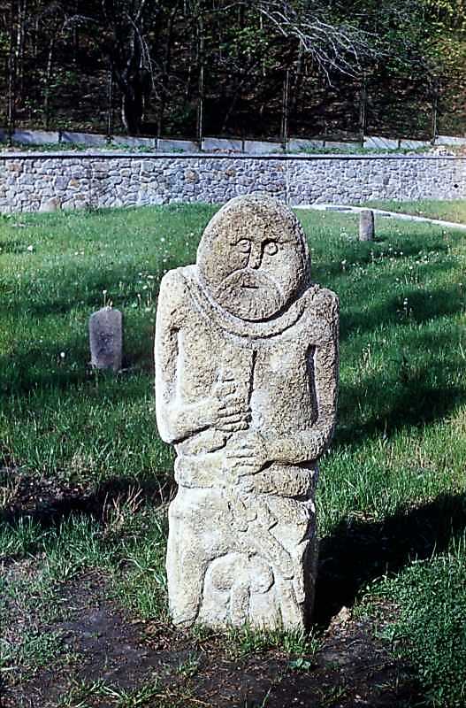 1977 р. Кам’яна антропоморфна стела