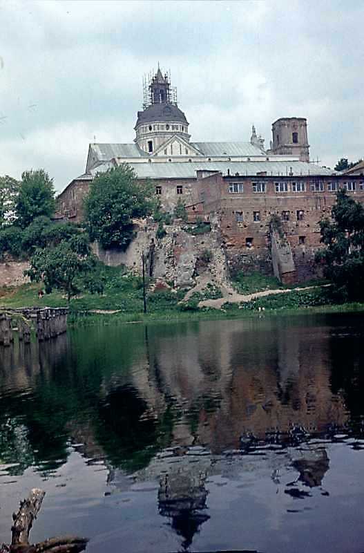 1977 р. Корпус келій і костел. Вигляд…
